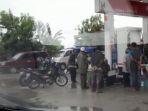 Operator-pengisian-SPBU-7491218-yang-berlokasi-di-Jalan-Briptu-Suherman-Pinrang.jpg
