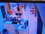 PENGANIAYAAN-Viral-seorang-pria-di-kafe-88.jpg