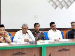 Para-Komisioner-KPU-Barru-jalani-sidang-DKPP-di-Kantor-Bawaslu.jpg