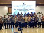 Para-pemegang-saham-Bank-Sulselbar-berfoto-bersama-usai-RUPST-dan-RUPSLB-di-Ballroom.jpg