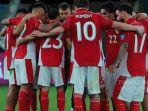 Para-penggawa-Timnas-Indonesia-berdiri-di-lapangan.jpg