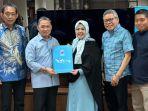 Pasangan-Erna-Rasyid-Taufan-Rahmat-Sjamsu-Alam-terima-dokumen-model-B1-KWK-dari-Partai-Gelora.jpg