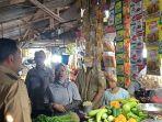 Pedagang-Pasar-Panakkukang-Hj-Hajrah-menjelaskan-terkait-harga-pangan-kepada-Wali.jpg