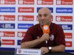 Pelatih-PSM-Makassar-Bernardo-Tavares-saat-konferensi-jelang-laga-lawan-BG-Pathum-tuuu.jpg