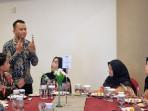 Pelatihan-table-manner-di-Aston-Maka.jpg
