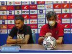 Pemain-Bali-United-Brwa-Nouri-dan-Pelatih-Bali-United-Stefano-Cugurra-saat-konferensi-pers.jpg