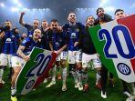 Pemain-Inter-Milan-merayakan-scudetto-di-San-Siro.jpg