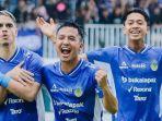 Pemain-PSIM-Yogyakarta-berselebrasi-setelah-mencetak-gol-ke-gawang-PSPS-Pekanbaru.jpg