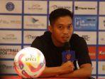 Pemain-PSM-Makassar-Akbar-Tanjung-konferensi-pers-jelang-laga-PSBS-Biak-vs-PSM-Makassar-yuuuu.jpg