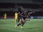 Pemain-PSM-Makassar-Donald-Bissa-1032023333.jpg