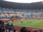 Pemain-Persib-merayakan-gol-yang-dicetak-ke-gawang-PSIS-Semarang.jpg