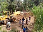 Pembersihan-tanah-longsor-di-Desa-Tompobulu-Sinjai-Minggu-492022b.jpg