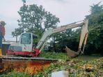 Pemerintah-Kelurahan-Daya-Makassar-turun-tangan-angkut-eceng-gondok-di-Sungai-Balangturungan.jpg