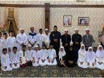 Pengelola-dan-puluhan-santri-angkatan-pertama-H-Ranreng-Intan-disambut-baik-Chaidir-Syam.jpg
