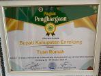 Penghargaan-LP2M-kepada-Bupati-Enrekang.jpg