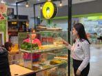 Pengunjung-sedang-berbelanja-di-tenant-Bugis-Manis-by-Vera-Mall-PiPo.jpg