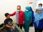 Penjabat-Gubernur-Sulsel-Prof-Zudan-Arif-Fakrulloh-memantau-jalannya-sunatan.jpg