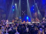 Penyanyi-Pamungkas-tampil-menghibur-ribuan-pengunjung-Rock-In-Celebes.jpg