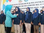 Penyematan-pin-kepada-Pengurus-UMKM-Squad-oleh-Pj-Ketua-TP-PKK-Sulsel-Sofha-Marwa.jpg