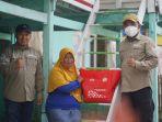 Penyerahan-bantuan-kepada-warga-pulau-Sarappo.jpg