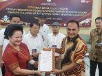 Petahana-anggota-DPD-RI-Lily-Amelia-Salurapa-ke-KPU-Sulsel-Jumat-1252023-sore.jpg