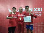 Petinju-Sulsel-Josua-Holly-Masihor-menerima-medali-pada-PON-XXI-Aceh-Sumut-2024.jpg
