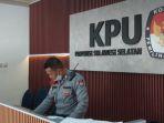 Petugas-KPU-Sulsel-berjaga-di-ruang-lobby1.jpg