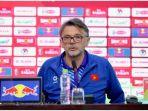 Philippe-Troussier-resmi-dipecat-dari-pelatih-Vietnam.jpg