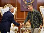 Pj-Gubernur-Prof-Fadjry-Djufry-dan-CEO-Vinpast.jpg