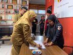 Plt-Bupati-Maros-Suhartina-Bohari-dan-suaminya-Baso-Arman-saat.jpg