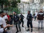 Polisi-Israel-membatasi-akses-warga-Palestina-ke-Masjid-Al-Aqsa-memeriksa.jpg
