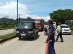 Polisi-melakukan-pengawasan-bagi-kendaraan-pemudik-di-jalan-poros-Maros-Pangkep.jpg