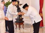 Prabowo-Subianto-salaman-dengan-Presiden-Jokowi-dalam-momen-Lebaran-Idul-Fitri-1445-H.jpg