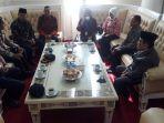 Prof-Ojat-Darojat-bersama-H-Muh-Judas-Amir-di-Kantor-Walikota-Palopo.jpg