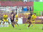 Proses-gol-Wiljan-Pluim-dengan-tendangan-plessing.jpg
