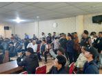 Puluhan-kontraktor-mendatangi-Kantor-DPRD-Bone-4.jpg