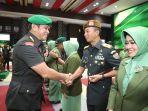 Putranto-Gatot-Sri-Handoyo-bersalaman-KSAD-Jenderal-Maruli-Simanjuntak.jpg