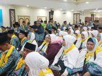 Ratusan-Jamaah-Calon-Haji-JCH-kloter-10-asal-Maluku-Utara-mengikuti-pelepasan.jpg