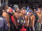 Ratusan-PMI-yang-dideportasi-terlihat-antre-keluar.jpg
