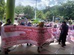 Ratusan-nakes-unjuk-rasa-di-depan-Rumah-Sakit-Umum-Massenrempulu-Enrekang-RSU-Maspul.jpg