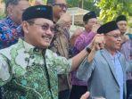 Rektor-Unair-bergandengan-tangan-dengan-Prof-Dr-dr-Budi-Santoso-SpOG-FER.jpg