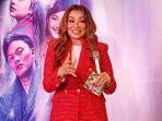 Reza-Artamevia-saat-akan-tampil-membawakan-lagu-Cinta-Sejati.jpg