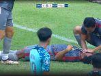 Ricki-Ariansyah-tak-sadarkan-diri-setelah-mencetak-gol-kemenangan.jpg