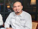 Ricky-Valentino-selaku-menyampaikan-ucapan-selamat-kepada.jpg