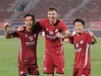 makassar/SELEBRASI-PEMAIN-Tiga-pemain-PSM-Makassar-Akbar-Tanjung-kiri-Nermin-Haljeta-tengah.jpg