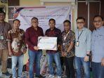 Saat-Syahrir-korban-kebakaran-akibat-korsleting-listrikmenerima-santunan-00.jpg