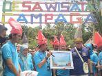Sandiaga-Uno-menyerahkan-anugerah-juara-kepada-Sulsel.jpg