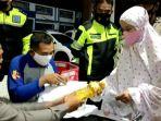 Satlantas-Polres-Wajo-bekerjasama-dengan-Puskesmas-Salewangeng-menggelar-vaksinasi-massal.jpg