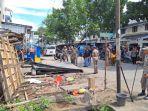 Satpol-PP-Sinjai-saat-tertibkan-lapak-di-area-pasar-sentral-Sinjai-21420525.jpg