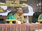 Sekda-Luwu-Timur-Bahri-Suli-memimpin-rapat-monitoring.jpg